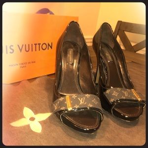 Louis Vuitton Buci Idylle Patent Leather Pumps